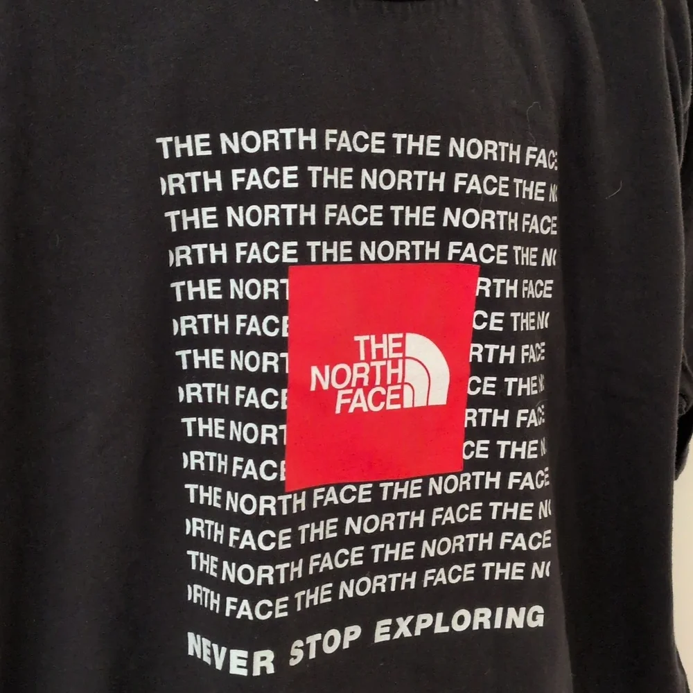 The North Face T-shirt - Picture 2 of 9